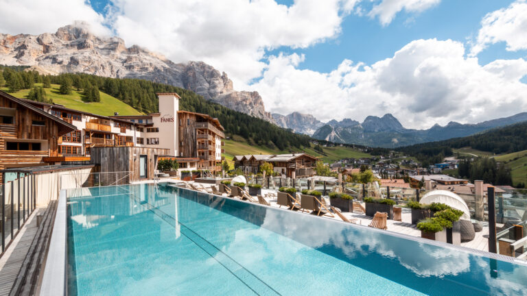 Il viaggio architettonico del Dolomiti Wellness Hotel Fanes