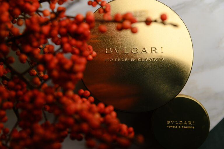 I Bvlgari Hotel si vestono di arancione per le feste